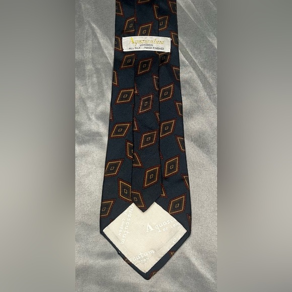Men’s Aquascutum Vintage Vtg 90s Blue Red Geometric Silk Designer Necktie Tie - Picture 3 of 3
